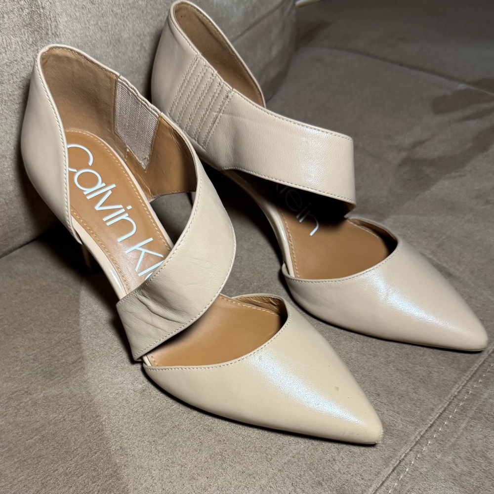 Classic Glam Cream Leather Size-7 3.5" Heels with Asymmetrical Strap - Picture 4 of 10